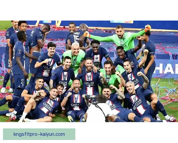 维拉队在2025英超赛季中势头强劲，争夺前四名席位值得关注。