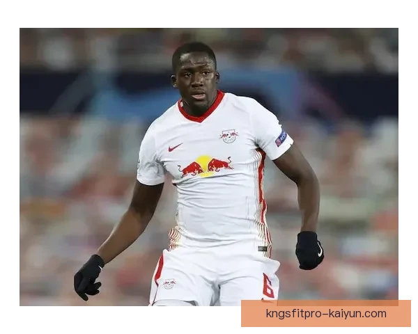 戴维斯德甲关键表现持续提升，攻防两端发挥稳定